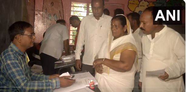 मतदान के बाद एनडीए प्रत्याशी यशोदा देवी का जीत का दावा, बेबी देवी का टाइगर जगरनाथ के अधूरे सपनों को पूरा करने का संकल्प