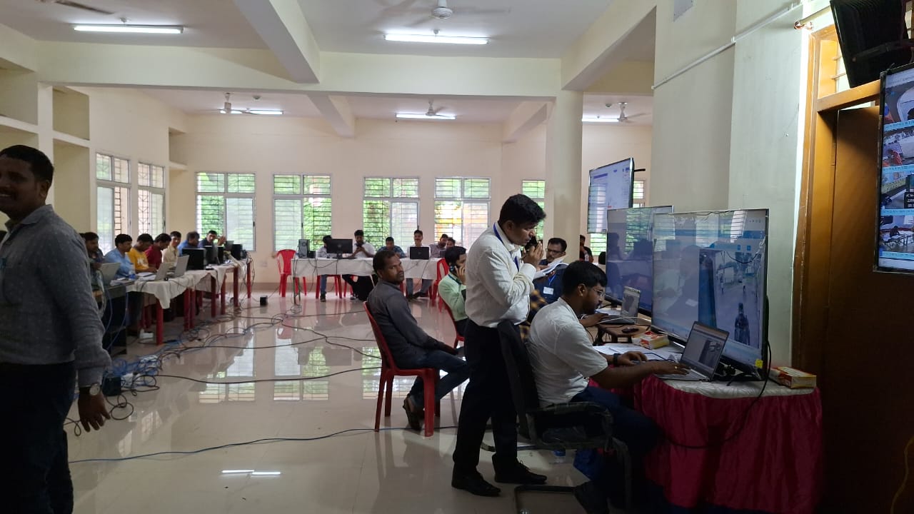 डुमरी उपचुनाव: वेबकास्टिंग से निर्वाचन आयोग रख रहा है 337 बूथों पर नजर, शांतिमय माहौल में हो रहा है मतदान, पढ़ें ताजा अपडेट