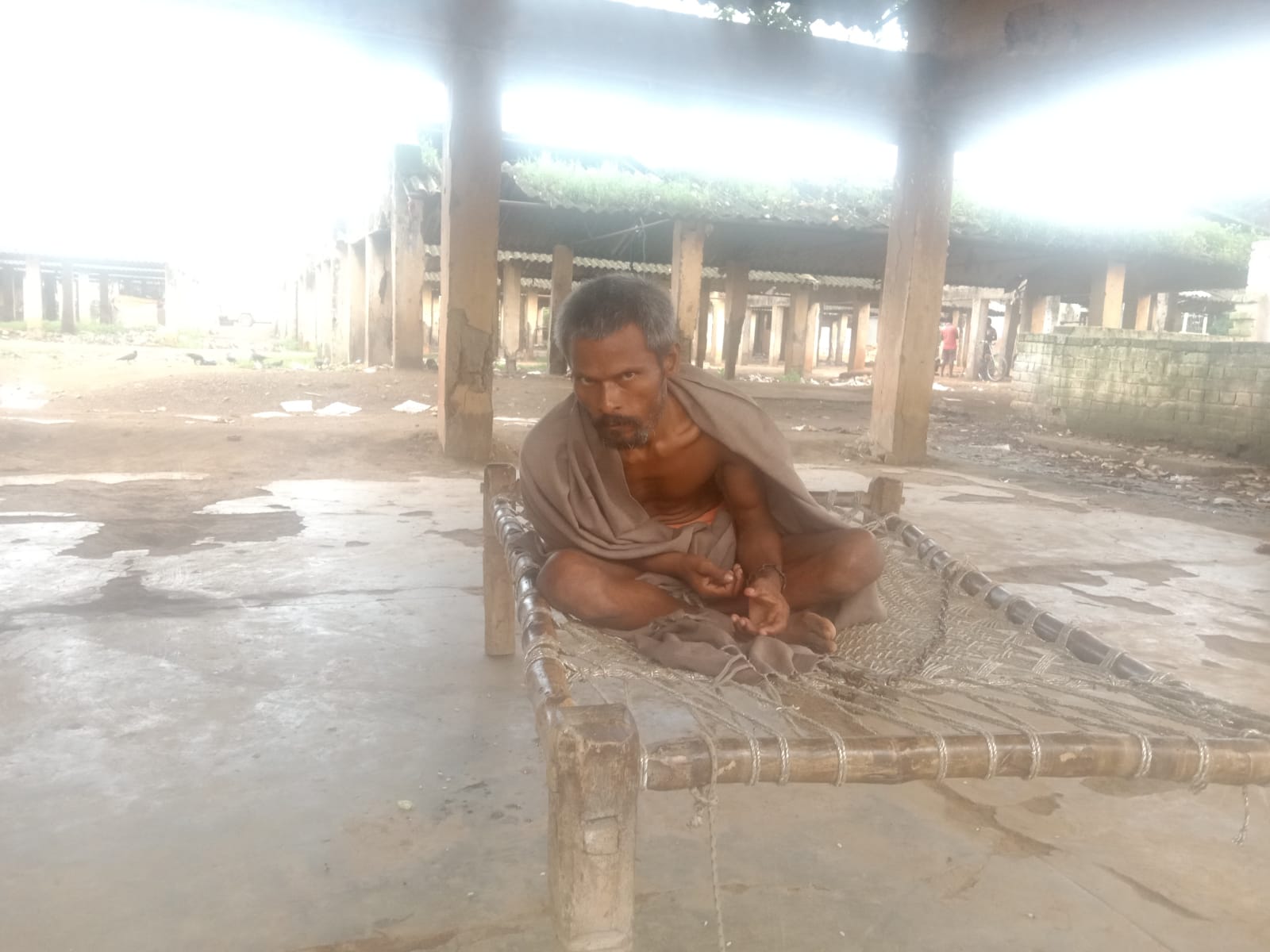 जंजीरों में कैद जिंदगी! आखिर क्यों एक मां ने अपने ही बेटे को 6 साल से रखा है घर में बंद, पढ़ें विस्तार से   