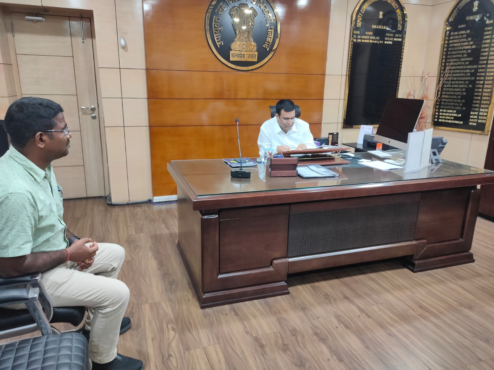 जनता दरबार में लोगों ने उपायुक्त से की फरियाद ,मिला समाधान का भरोसा 