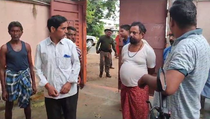 दुमका में चोर दिन दहाड़े चोरी की घटना को दे रहे अंजाम, घर से 20 लाख के जेवरात लेकर हुए फरार, जांच में जुटी पुलिस  