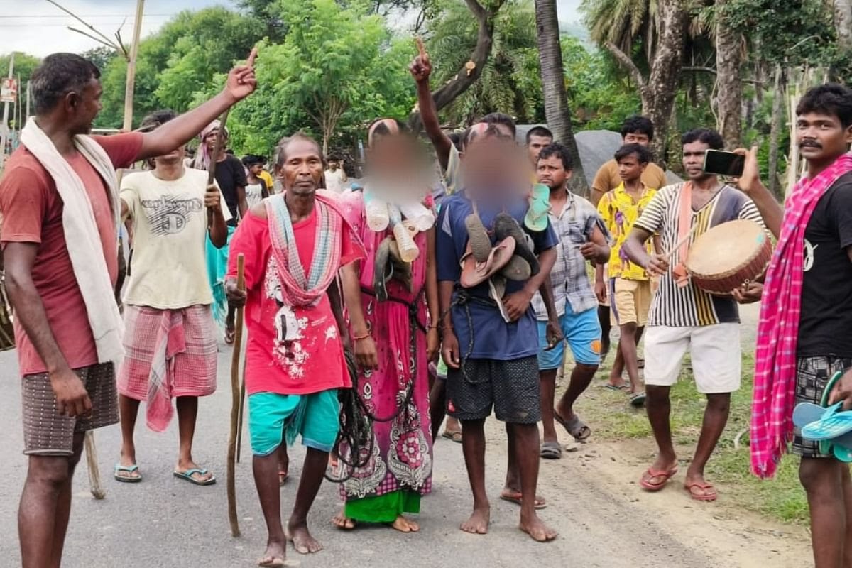 साहिबगंज: पंचायत का तुगलकी फरमान! पहाड़िया प्रेमी जोड़े का बाल मुंडवाकर पूरे गांव में घुमाया, जानें पुलिस ने क्या लिया एक्शन   