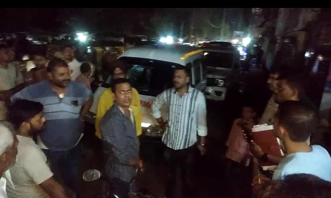 बक्सर: लॉज में संदिग्ध स्थिति में किशोर की मौत, डॉक्टर बता रहे दम घुटने से मौत, तो पिता और पुलिस बता रहे ये वजह, पढ़ें पूरी खबर   