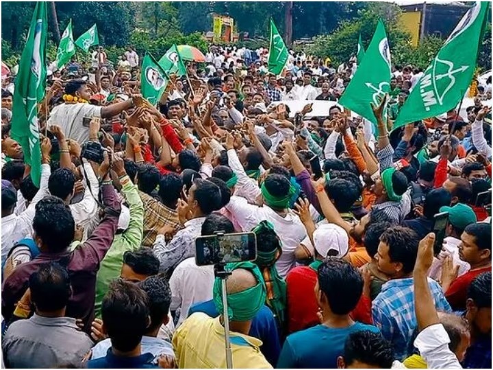 आदिवासियों को मजदूर समझने वाले सामंतों के खिलाफ जंग-ए-एलान, सीएम हेमंत की हुंकार सिर्फ दर्री उठाना, बिछाना हमारा काम नहीं