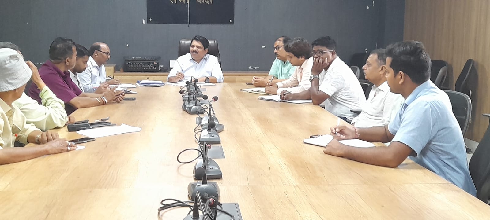 राजस्व संग्रहण में देवघर नगर निगम फिसड्डी,नगर आयुक्त ने टैक्स कलेक्टर की लगाई क्लास