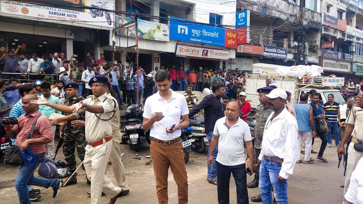 धनबाद के मुथूट फाइनेंस में डाका डालने आए बदमाशों ने दुकान से लूटे गहने, बंगाल और कांड्रा से दो धराये   