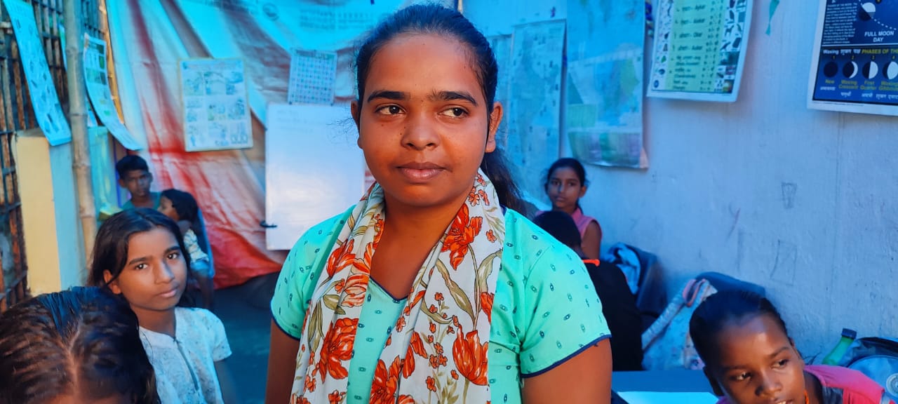 कलम में बड़ी ताकत होती है, कहावत को चरितार्थ किया दुमका की दिव्या पहाड़िया ने, जानिए क्या है पूर मामला