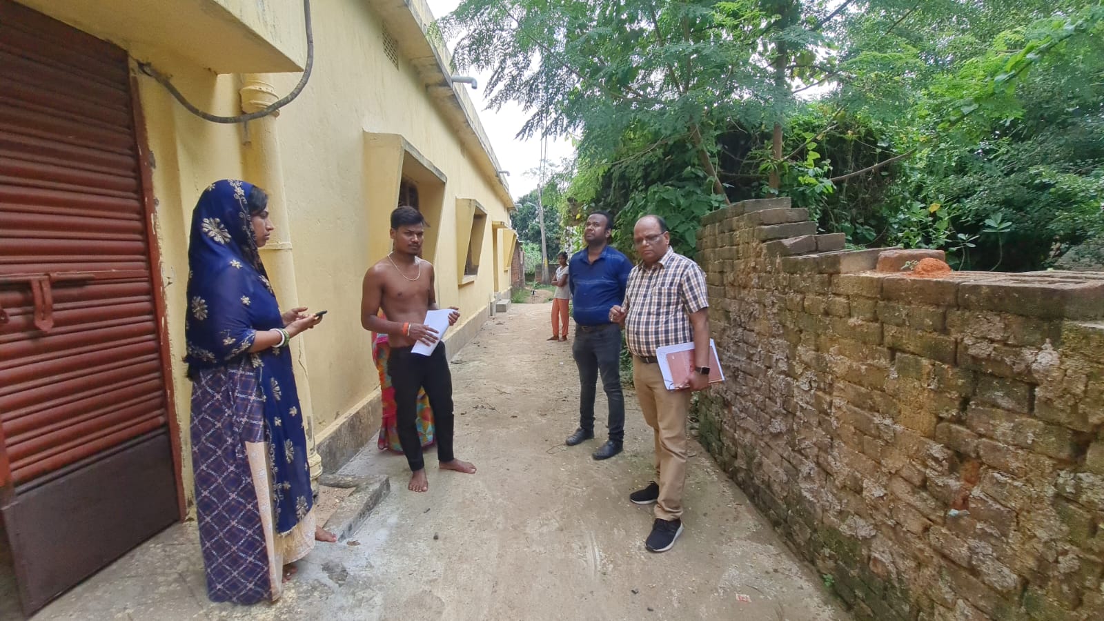 गरीबों के राशन पर डाका!  झारखंड के इस जिले में सम्पन्न लोग गटक रहे गरीबों का अनाज, जांच में बनाते हैं बहाना