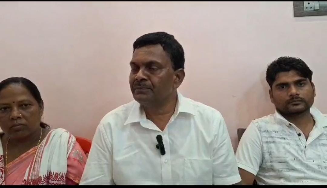 डुमरी में जेएमएम के कार्यकर्ता फैला रहे जंगल राज! जानें क्यों विधायक लंबोदर महतो ने इंडिया गठबंधन पर अत्याचार का लगाया आरोप