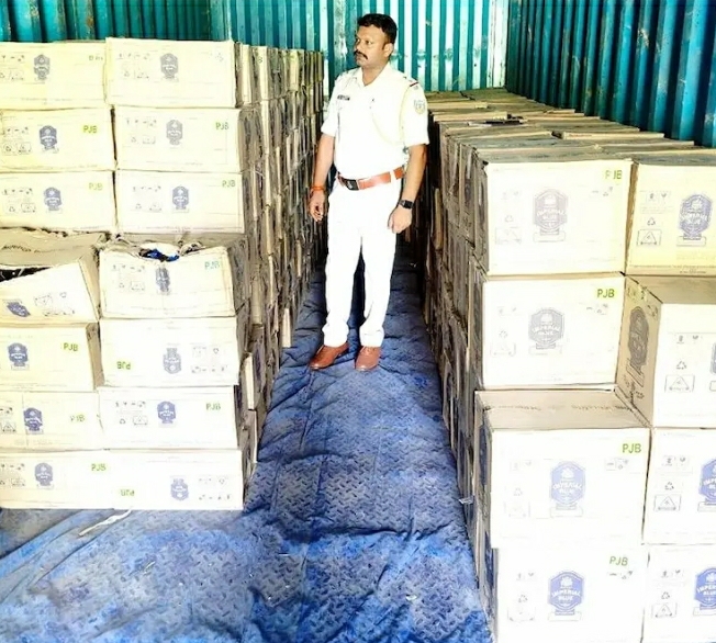 पलामू: पुलिस ने फ्रूट जूस की पेटी में छुपाई गई 28 लाख की अवैध शराब की जब्त, जानें किन-किन राज्यों में खपाने की थी योजना