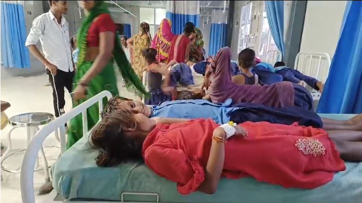 बिहार : मिड डे मील में छिपकिली! भोजन करने से 50 से अधिक बच्चे बीमार