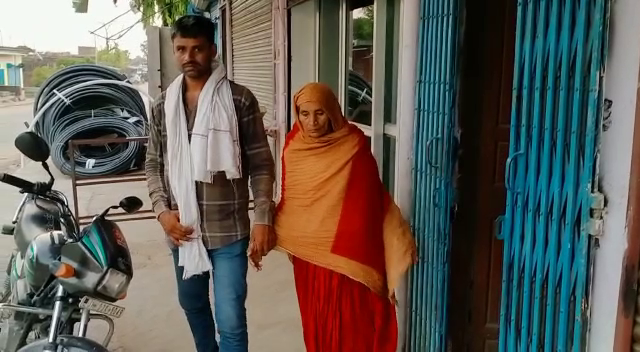 पेंशनधारियों का पेंशन बंद कर नये लोगों का नाम रिश्वत लेकर जोड़ रहे सरकारी बाबू, डीसी से जांच की मांग