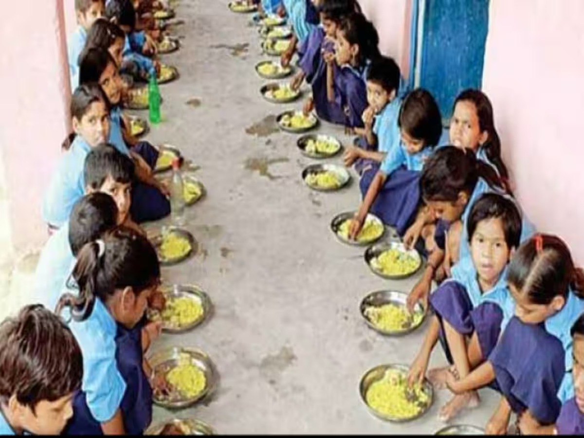 BIG BREAKING: समस्तीपुर में मिड डे मील खाने से 50 छात्राओं की तबीयत बिगड़ी, खिचड़ी में सल्फास होने की आशंका