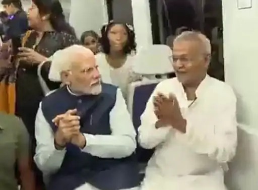 दरभंगा एम्स पर फिर से शुरु हुई राजनीति! मेट्रो सफर के दौरान रिटार्यड टीचर ने पीएम मोदी से लगायी निर्माण की गुहार