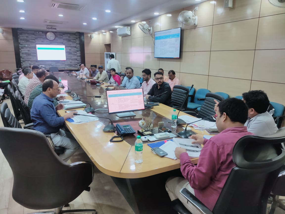 डीएमएफटी की समीक्षा बैठक में डीसी ने कहा -काम ऐसा हो कि जनता को परेशानी न हो 