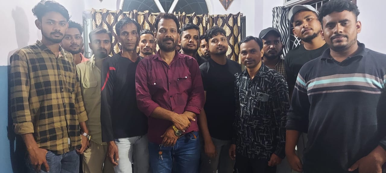 अपने कुनबे को बढ़ाने में लगी AIMIM , विभिन्न पार्टी को छोड़ दर्जनों कार्यकर्ता ने थामा ओवेसी की पार्टी का दामन