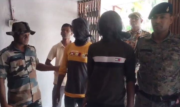 बोकारो : चेन स्नेचिंग गिरोह को पुलिस ने किया गिरफ्तार, मोटरसाइकिल सहित कई समान बरामद