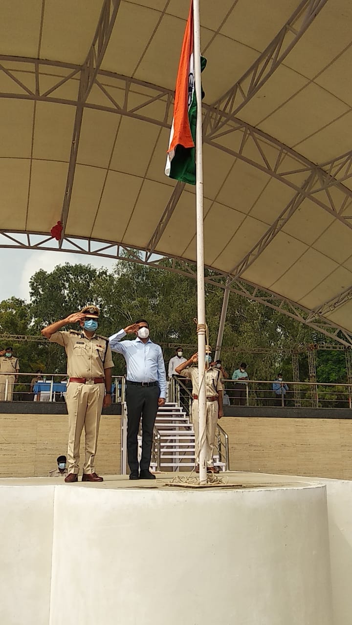रांची के मोराबादी मैदान में स्वतंत्रता दिवस समारोह का हुआ फुल ड्रेस रिहर्सल. डीसी-एसपी ने किया निरीक्षण