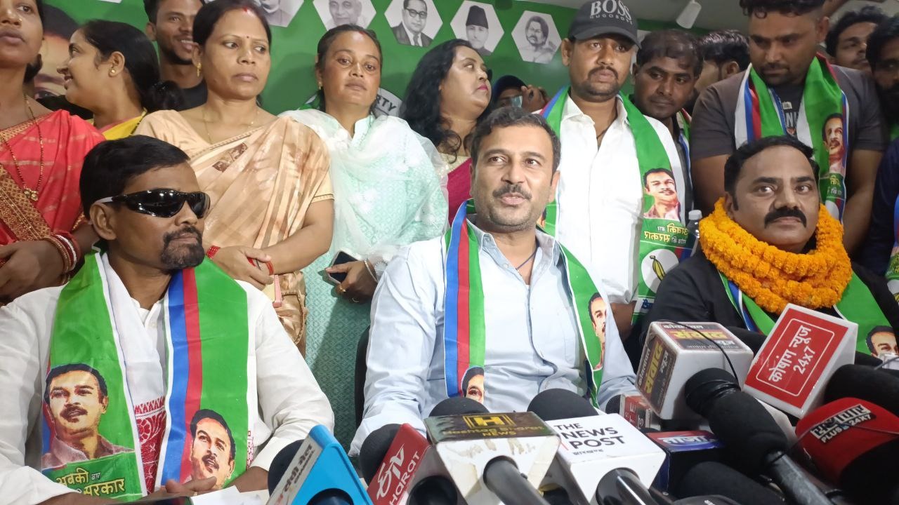 दर्जनों लोगों की आजसू में हुई घर वापसी, सुदेश महतो ने किया स्वागत