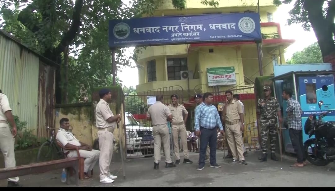 निगम के दबंग ठेकेदारों ने बाहुबल से नहीं अक्ल से मैनेज किया टेंडर, जानिए