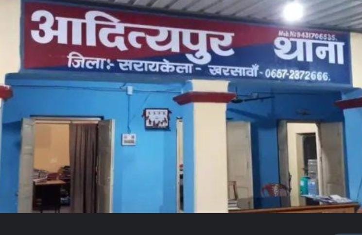 सरायकेला :चोरी के आरोप में लोगों ने युवक को जमकर धोया, पुलिस पहुंची तो बची जान   