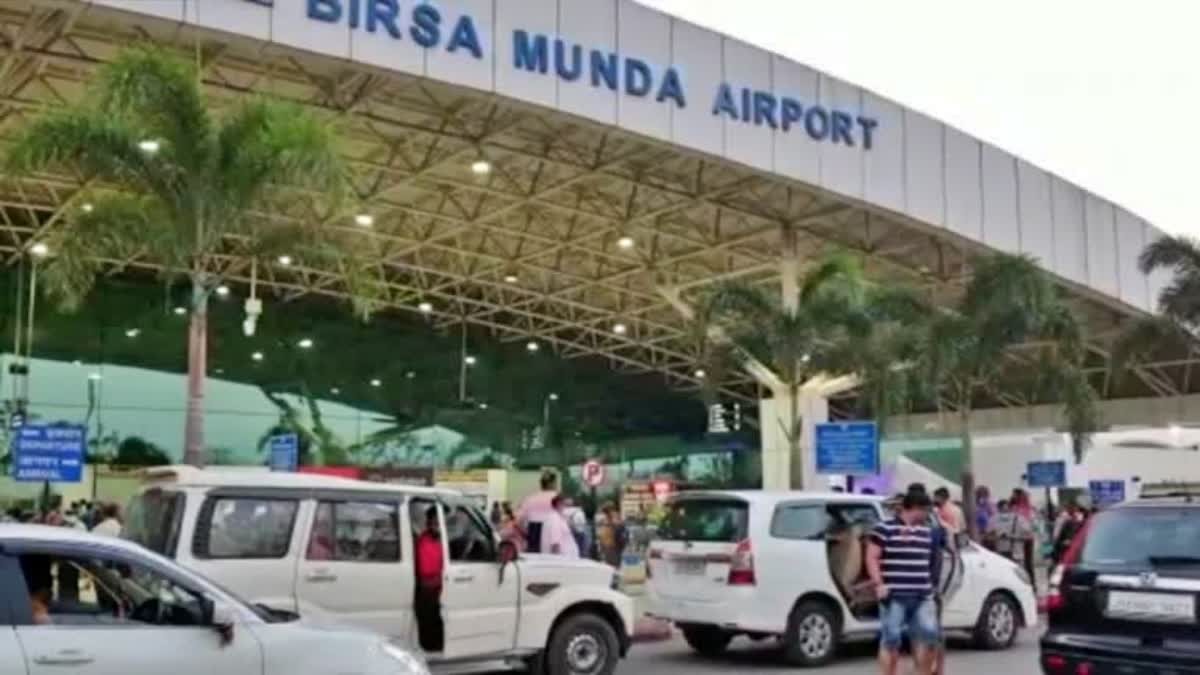 रांची एयरपोर्ट में बेंगलुरु जा रहे यात्री के बैग से मिला कारतूस, पुलिस कर रही पूछताछ 