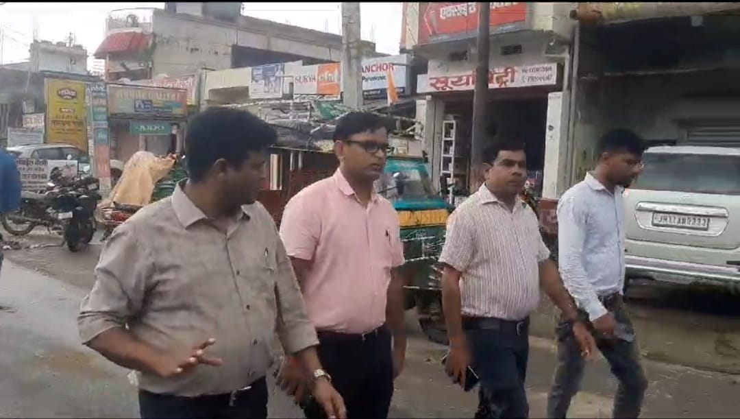 Giridih: अतिक्रमण के खिलाफ सख्त हुए एसडीएम, कहा एक हफ्ते के अंदर हटाये अतिक्रमण, नहीं तो होगी कानूनी कार्रवाई