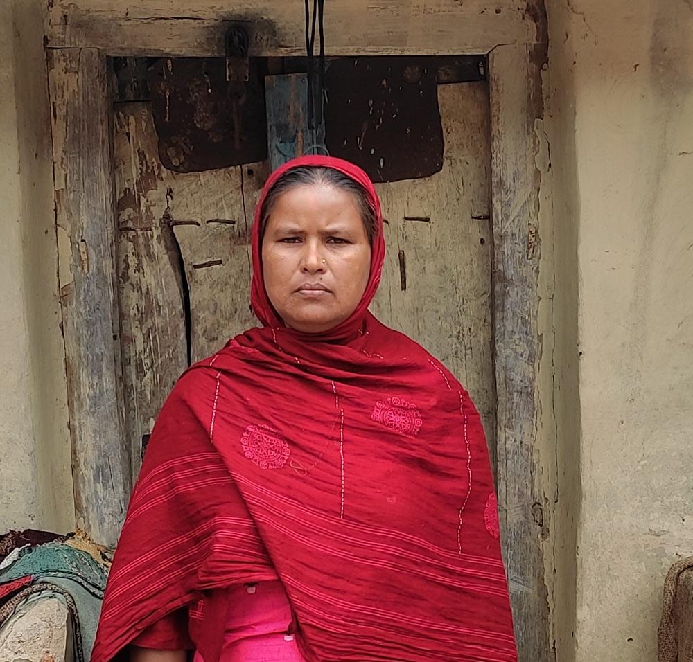 मृत पति को दो गज जमीन दिलवाने के लिए महिला ने सीएम और पीएम से लगाई गुहार