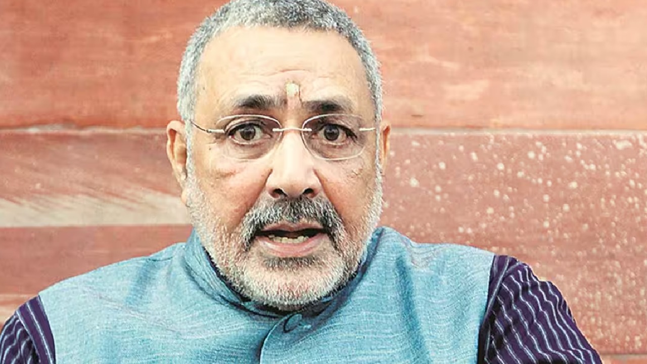 बेगूसराय में खंडित शिवलिंग पर भड़के गिरिराज सिंह, कहा- पुलिस सिर्फ हिंदुओं को कर रही टारगेट 