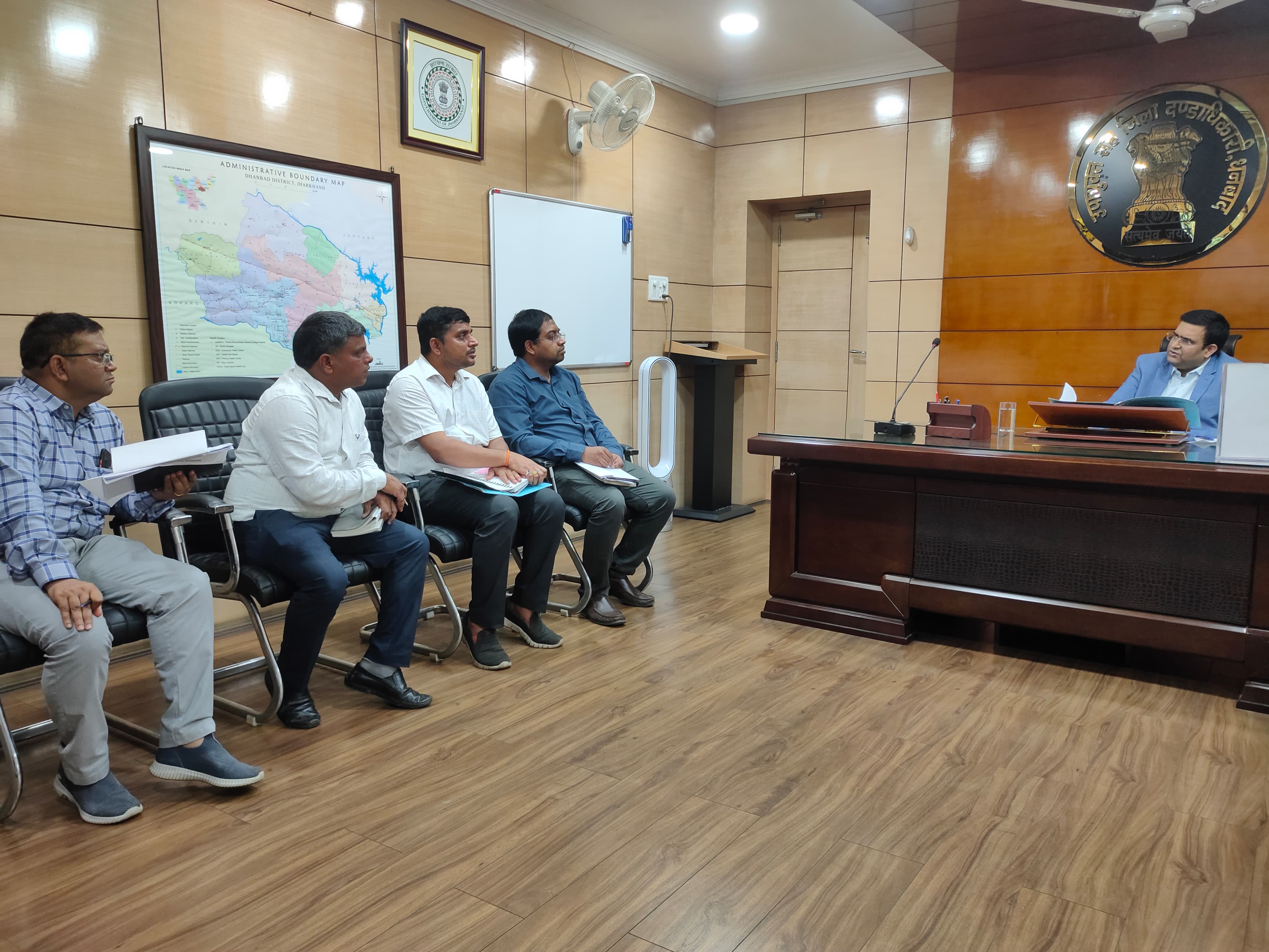 उपायुक्त का निर्देश -दुर्गा पूजा के पहले बिजली की परेशानियों का करें  समाधान 