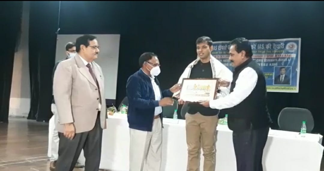 अब झारखंड कैडर के IAS अफसर से जानिए, कैसे बनें IAS