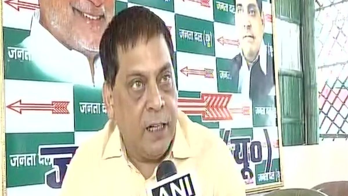 सौ वर्षों में एक दलित को सरसंघचालक नहीं बनाया और मनोज झा पर खड़ा कर रहे हैं सवाल! ठाकुर विवाद में जदयू प्रवक्ता नीरज कुमार की इंट्री