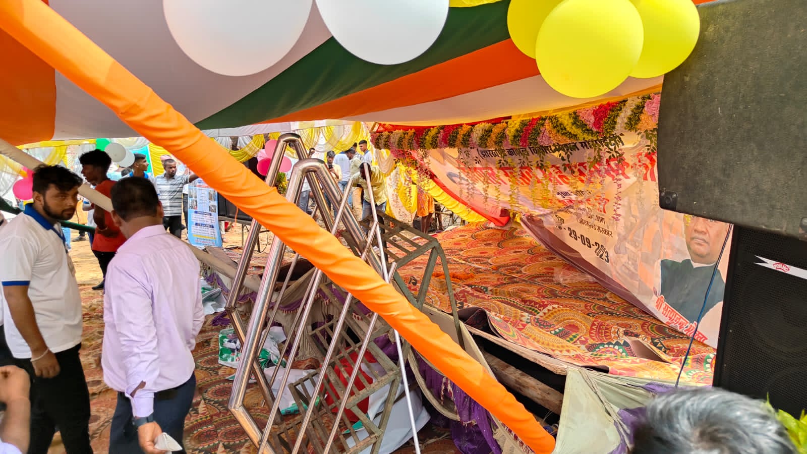 पलामू में सत्यानंद भोक्ता के कार्यक्रम का मंच गिरा, मचा अफरा-तफऱी