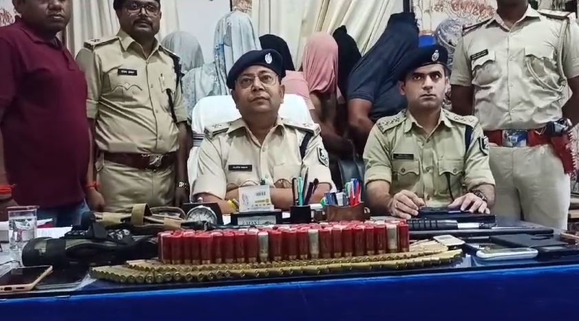पटना पुलिस के हाथ लगी बड़ी कामयाबी,  बिहटा में आधा दर्जन बालू माफिया हथियार के साथ गिरफ्तार
