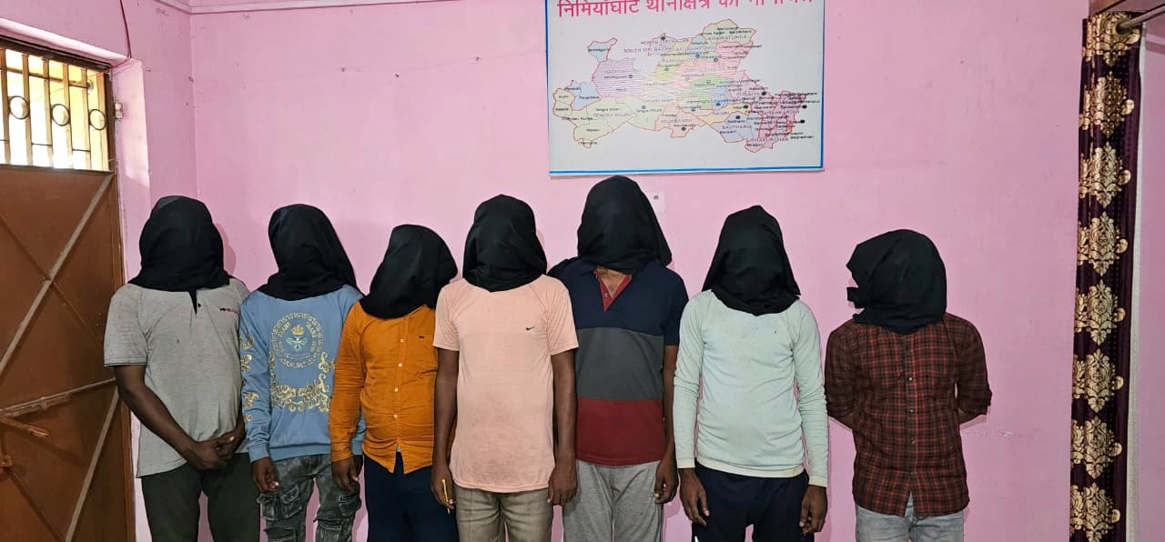 गिरिडीह: ट्रेलर चालक हत्याकांड का खुलासा, निमियाघाट थाना पुलिस ने सात अपराधियों को पकड़ा