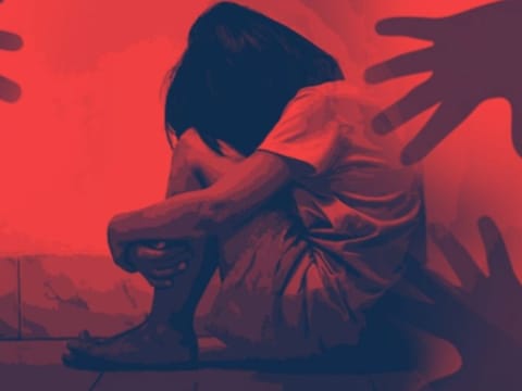 मौलाना या शैतान! फूल सी मासूम बच्ची के साथ अश्लील हरकत करने का आरोप, मौलाना फरार   