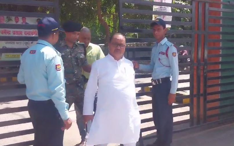 JDU ऑफिस में MLA गोपाल मंडल ने पत्रकारों से की गाली गलौज, क्या सीएम नीतीश ने अपने विधायकों को दे रखी है छूट? 