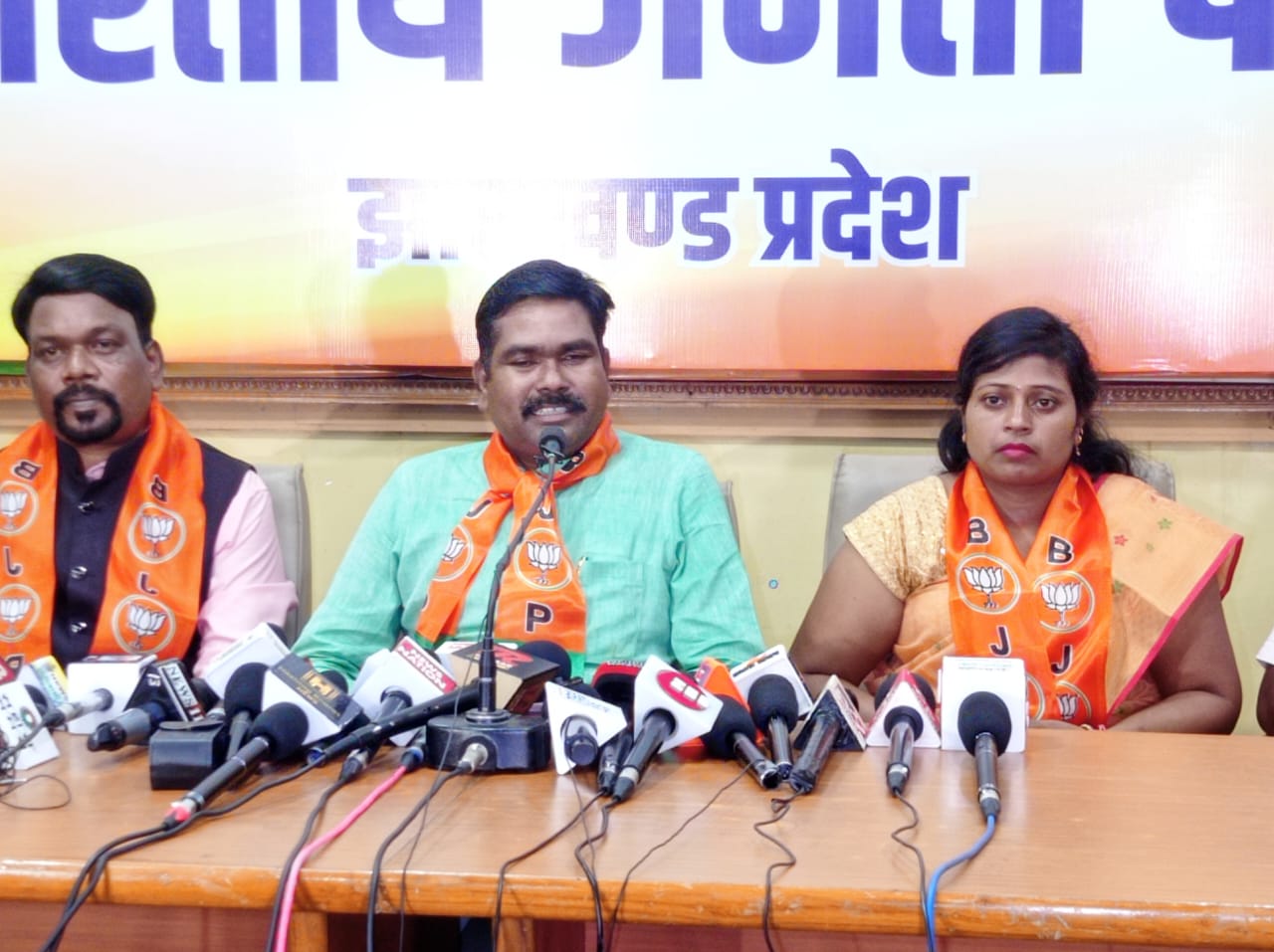 कैसा आदिवासी हितैषी! जब सीएम ही अधिकारियों के साथ मिलकर कर रहे “जमीन की लूट”, राज्यसभा सांसद समीर उरांव का बड़ा हमला