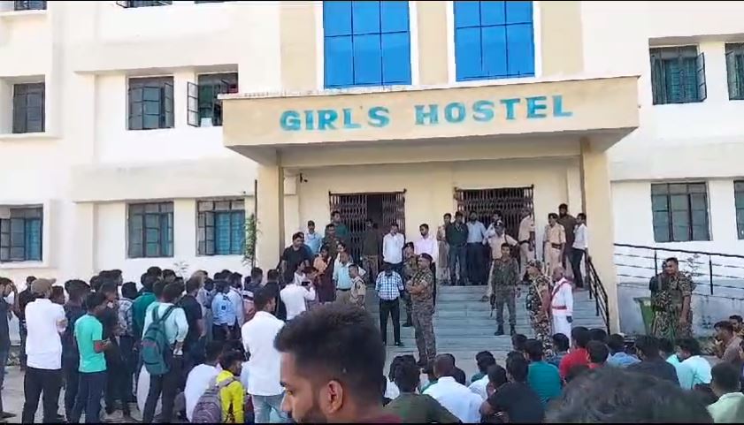 बिहार : लखीसराय में इंजीनियरिंग कॉलेज की छात्रा ने फांसी लगाकर की खुदकुशी