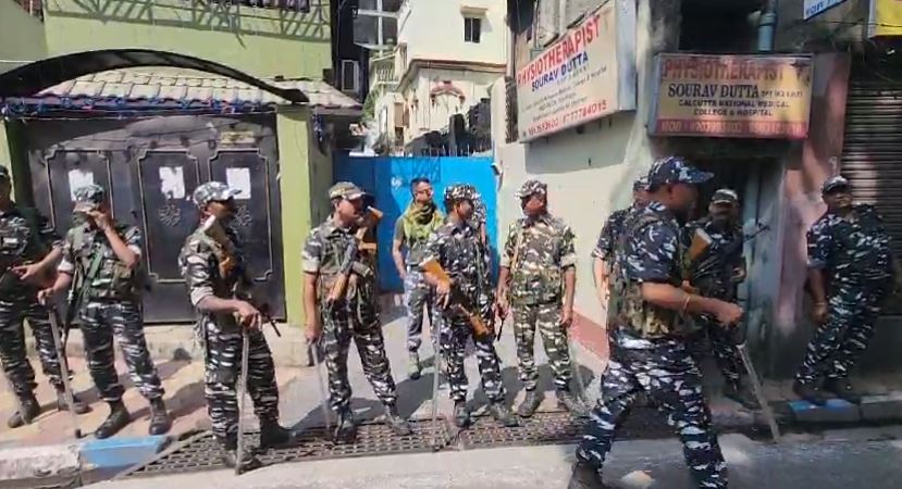 पश्चिम बंगाल नगर निगम भर्ती घोटाला : मंत्री फिरहाद हाकिम और विधायक मदन मित्रा के ठिकानों पर CBI की छापेमारी