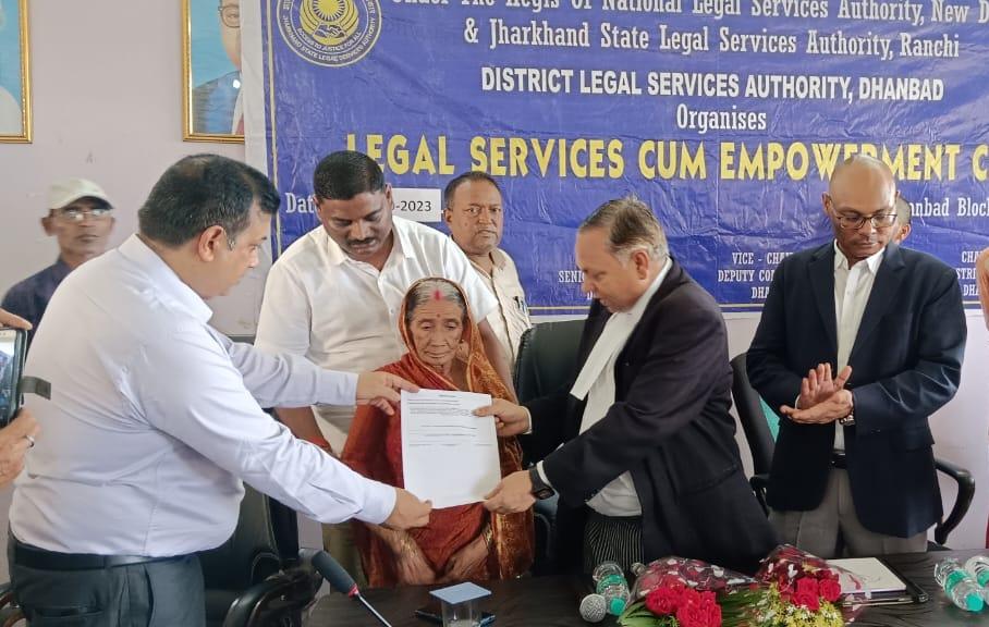 धनबाद के 36 हजार 970 लाभुकों के बीच 3.34 करोड़ से अधिक की परिसंपत्ति बटी