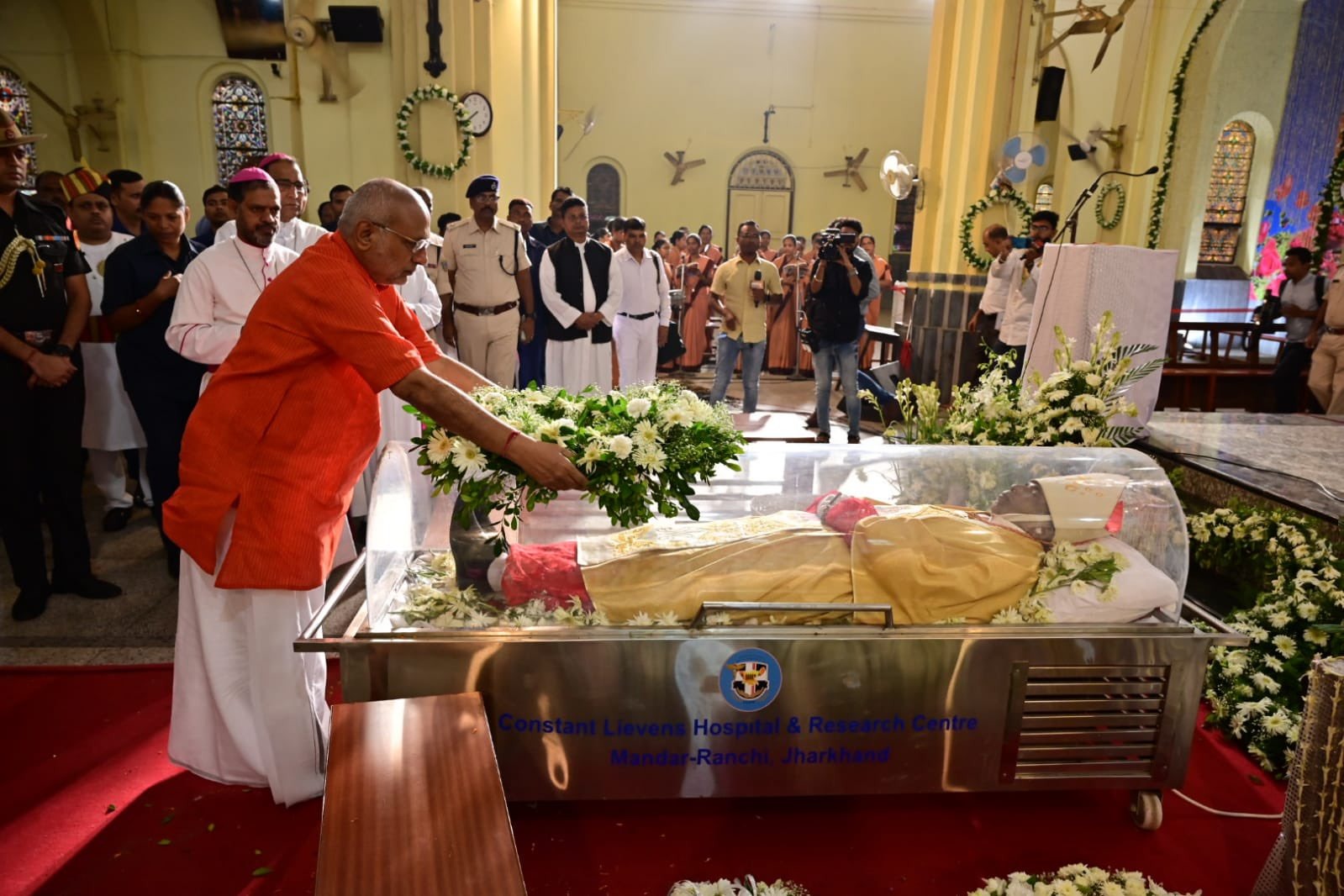 कार्डिनल तेलेस्फोर पी टोप्पो का राजकीय सम्मान के साथ आज अंतिम संस्कार, राज्यपाल और स्वास्थ्य मंत्री ने दी श्रद्धांजलि