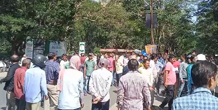 मांगा वेतन मिली लाठी: बकाया वेतन मांगने पहुंचे HEC कर्मी तो बरसा दी लाठी, भूखे पेट कैसे होगा गुजारा