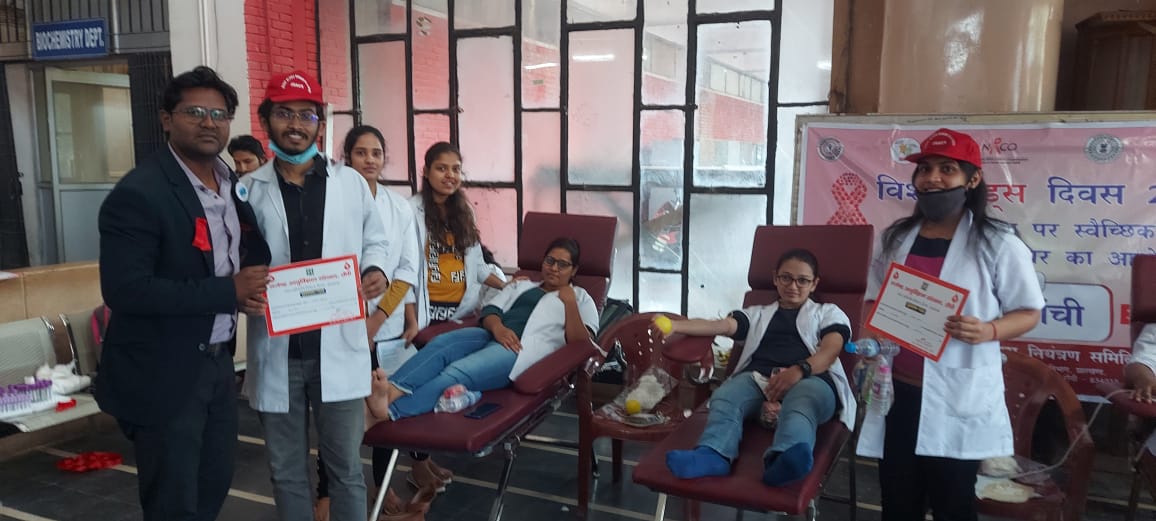 विश्व एड्स दिवस :103 लोगों ने किया ब्लड डोनेट