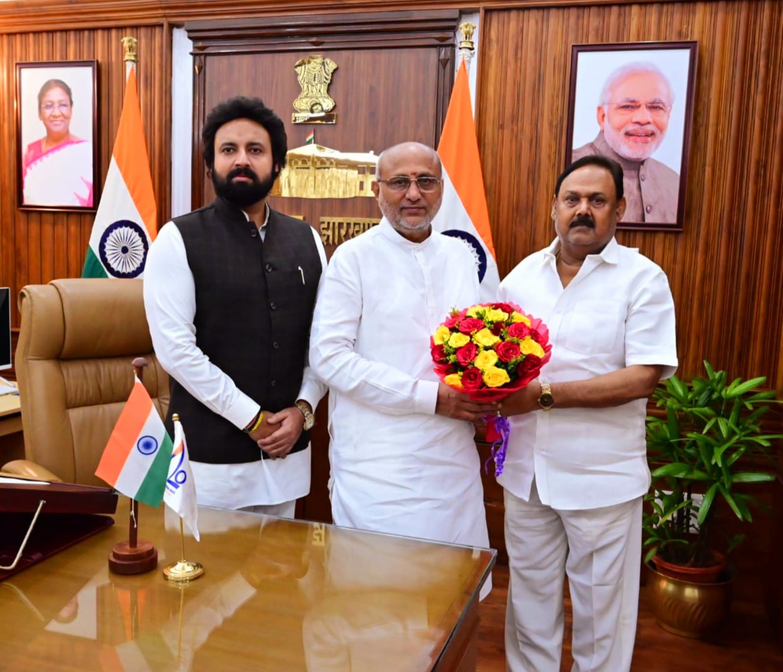 विधायक कमलेश सिंह ने राज्यपाल से मिलकर हुसैनाबाद की समस्याओं से कराया अवगत