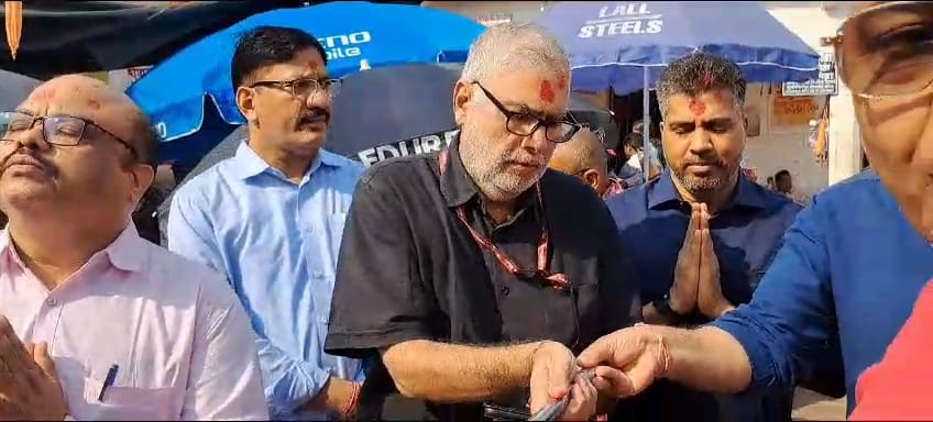 ECI के वरिष्ठ उप निर्वाचन आयुक्त टीम के साथ पहुँचे बाबा मंदिर,कल भागलपुर में निर्वाचन पदाधिकारी के साथ करेंगे समीक्षा बैठक