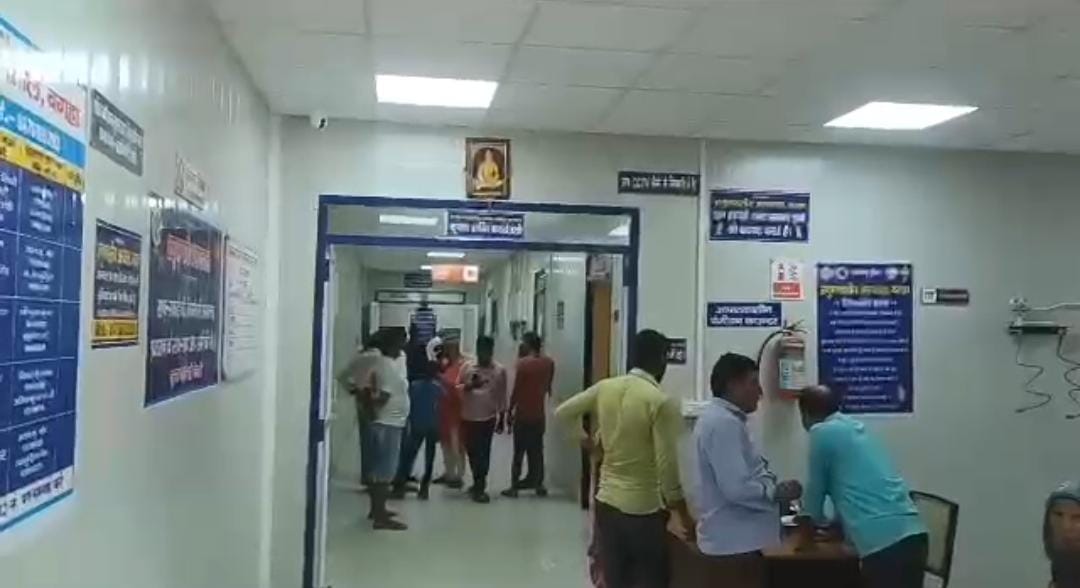 एम्बुलेंस के अभाव में बेमौत मर रहे हैं मरीज़, लेकिन सुधर नहीं रही है अस्पतालों की व्यवस्था, जिम्मेदार कौन? 