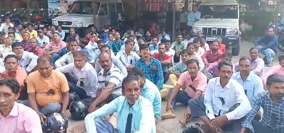 अंग्रेज गए अंग्रेजियत नहीं, गुलाम की तरह मजदूरों से काम लेकर मालिक ने नहीं दिया पगार, मजदूर आत्मदाह करने को मजबूर 