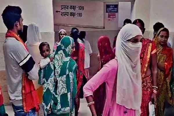 बोकारो: दबंगों का ऐसा आतंक कि जमीनी विवाद में बेटे के सामने मां को जिंदा जला डाला, इलाज के दौरान मौत