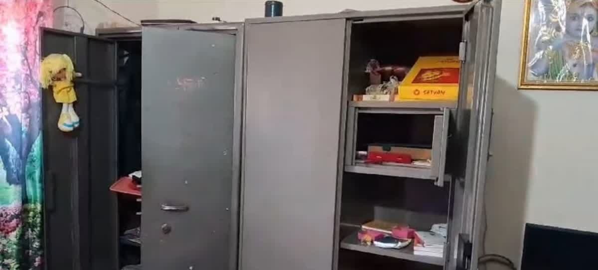 राजधानी में चोरों का उत्पात, पुलिस के नाक के नीचे से 20 लाख के गहने और कैश की चोरी